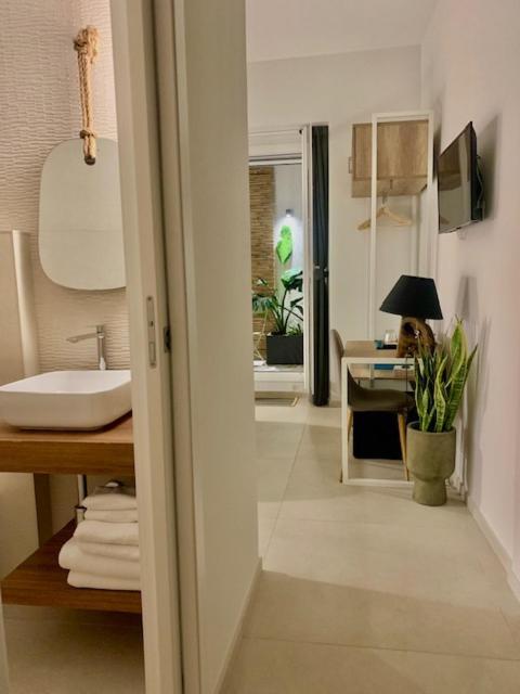 Almari Bed & Breakfast Cagliari Bagian luar foto
